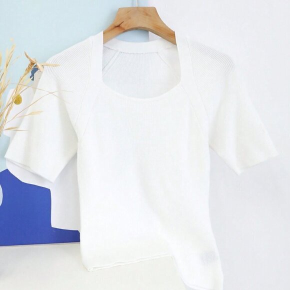 White Casual Women's Tight-Fitting Deformed Square Neck Knitted Top - Picture 9 of 10